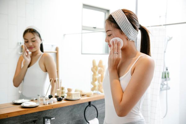 Double cleansing: ai thật sự cần làm sạch hai bước, ai thì không?