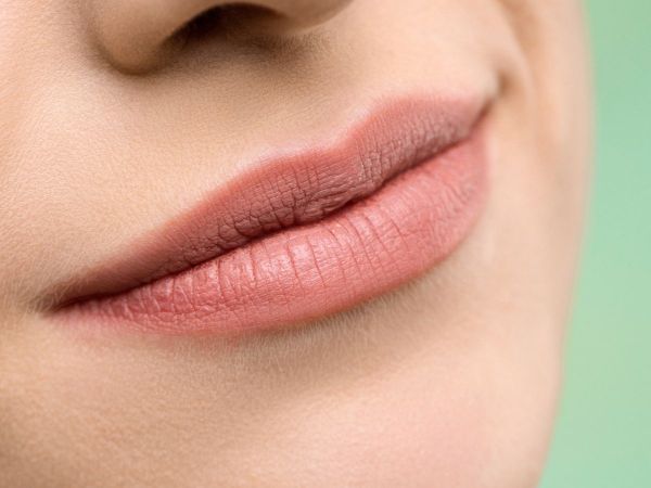 Tạo hình môi trái tim