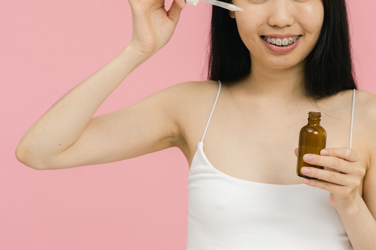 Vitamin C cho da: chọn dạng nào, dùng lúc nào và bảo quản ra sao